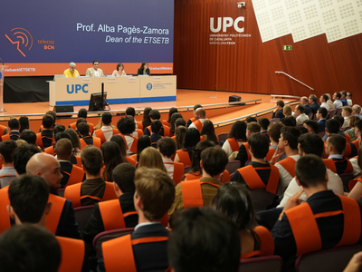 Enhorabona als més de 100 enginyers i enginyeres que van participar en l’acte de graduació de màsters de l’ETSETB